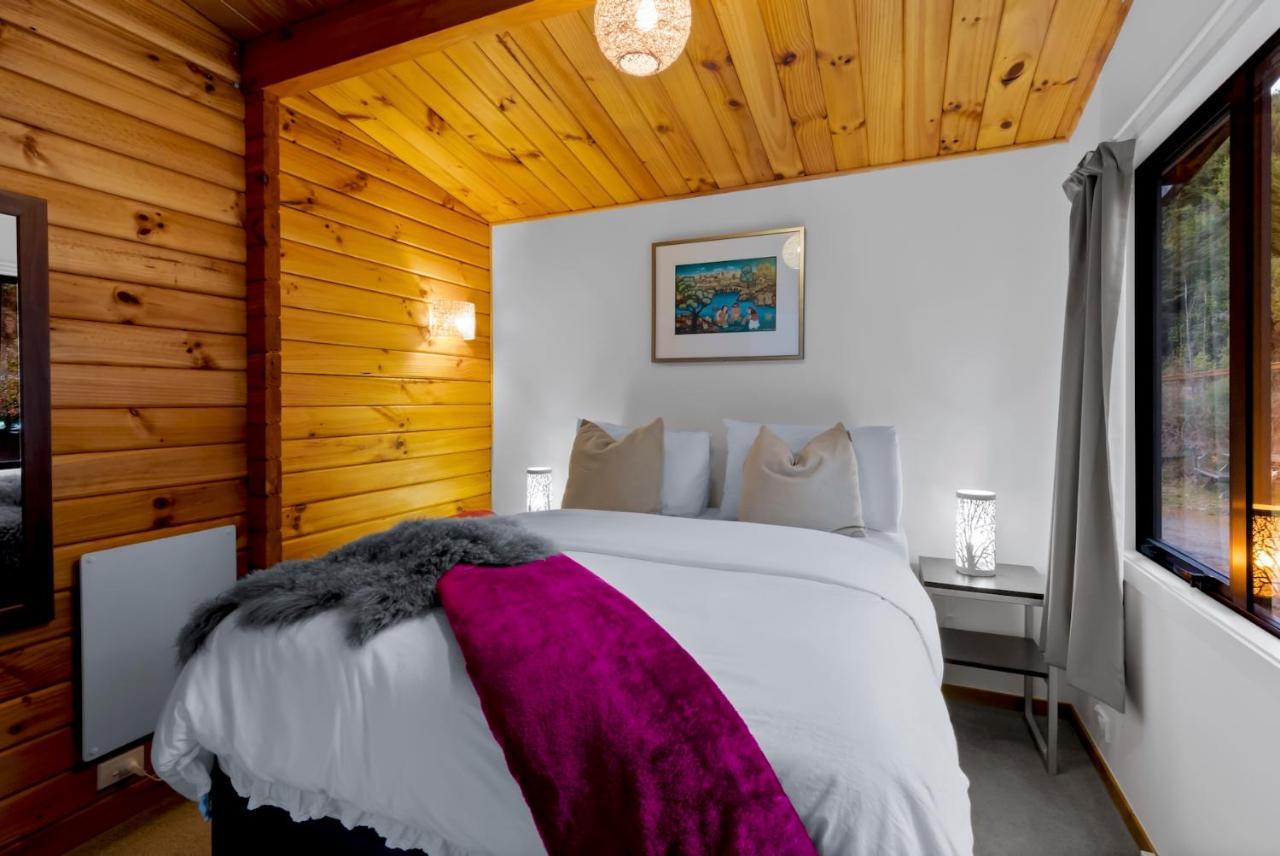 Kereru Cottage, Cosy Log Cabin, Serene Lake & Mountain Views Queenstown Eksteriør billede