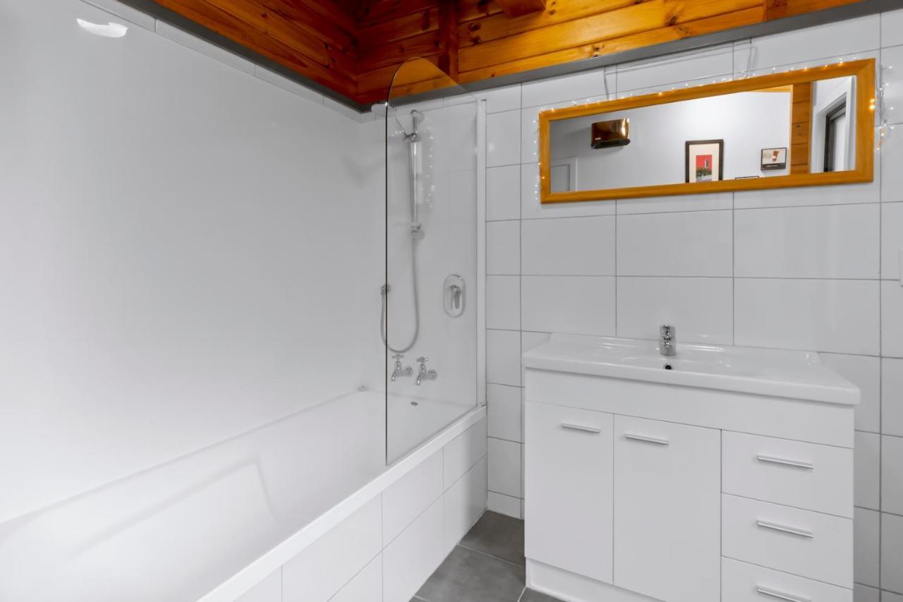 Kereru Cottage, Cosy Log Cabin, Serene Lake & Mountain Views Queenstown Eksteriør billede