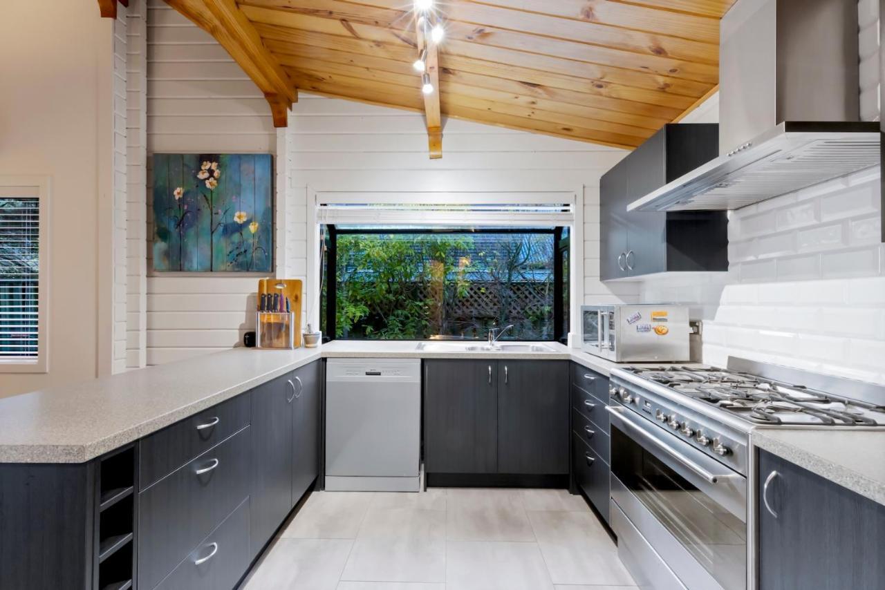 Kereru Cottage, Cosy Log Cabin, Serene Lake & Mountain Views Queenstown Eksteriør billede