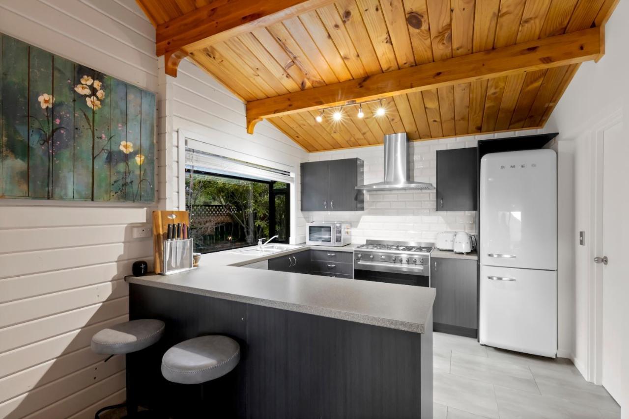 Kereru Cottage, Cosy Log Cabin, Serene Lake & Mountain Views Queenstown Eksteriør billede