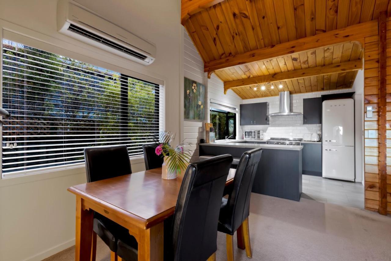 Kereru Cottage, Cosy Log Cabin, Serene Lake & Mountain Views Queenstown Eksteriør billede